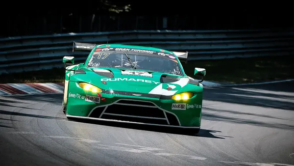 Carro de Fórmula 1 em pista durante etapa do campeonato 2026