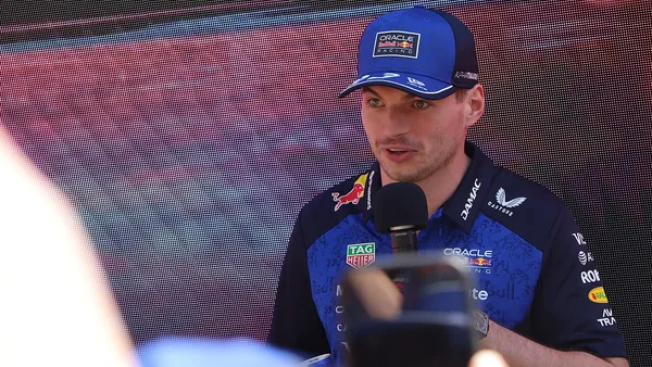 Max Verstappen pilotando carro da Red Bull na Fórmula 1 2026