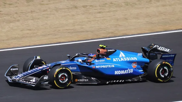 Carlos Sainz pilotando carro da Williams na Fórmula 1 2026