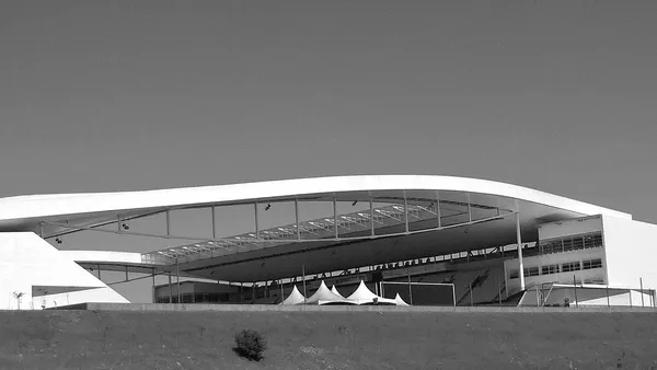Arquibancada lotada da Neo Química Arena durante clássico paulista do Brasileirão