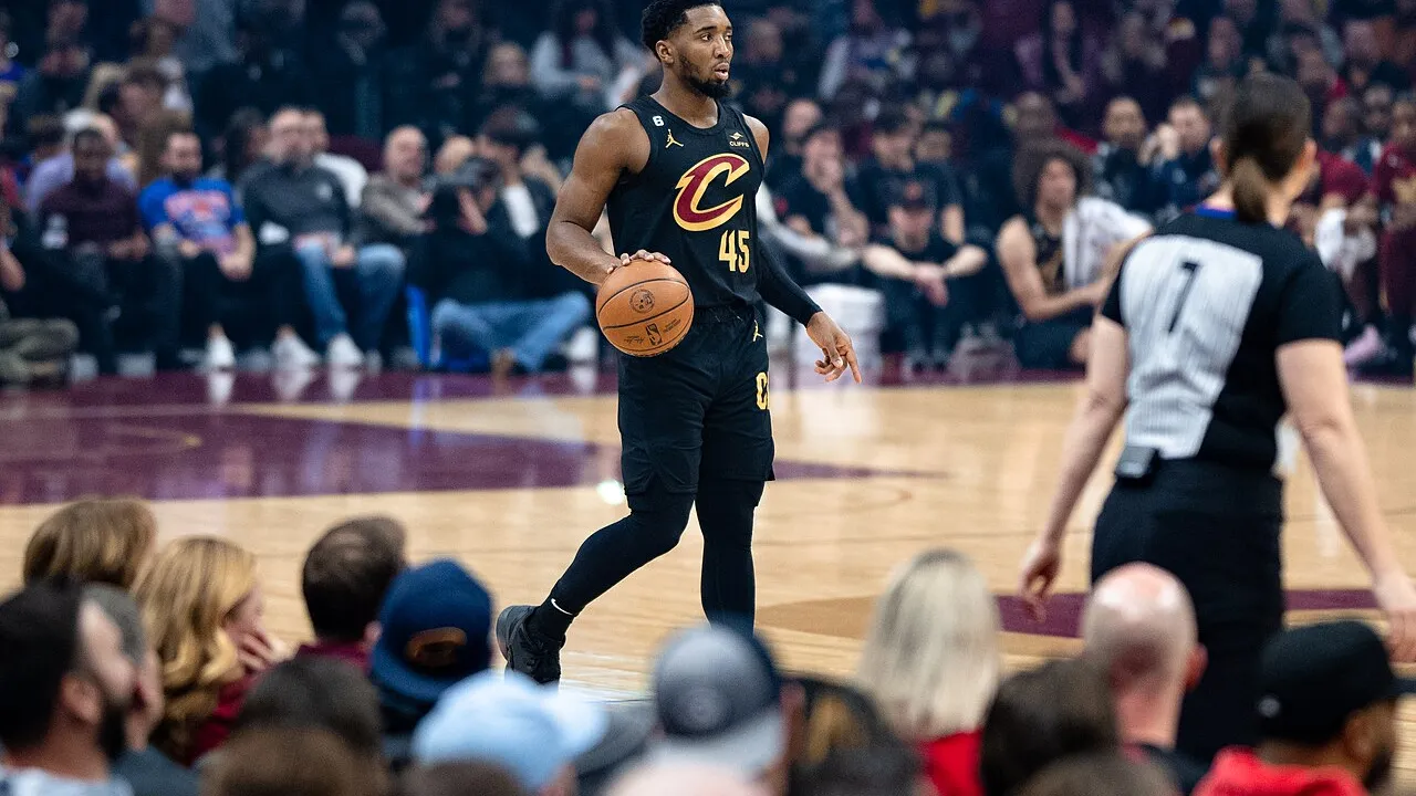 Donovan Mitchell, do Cleveland Cavaliers, em jogada ofensiva