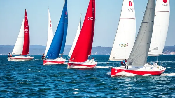 Barcos de regata da vela olímpica disputando uma prova com velas coloridas sobre o mar