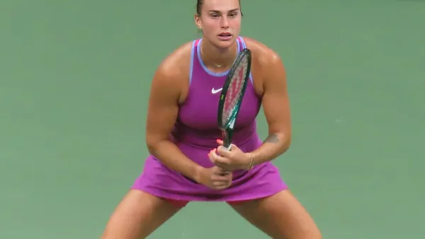 Aryna Sabalenka, número 1 do mundo, em registro de retrato (Wikimedia Commons)